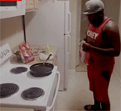 怕油溅的人伤不起人物gif搞笑图片