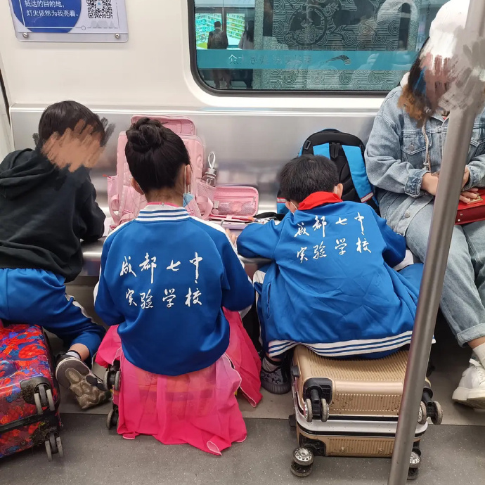 你没那么多观众，别那么累。社会gif搞笑图片