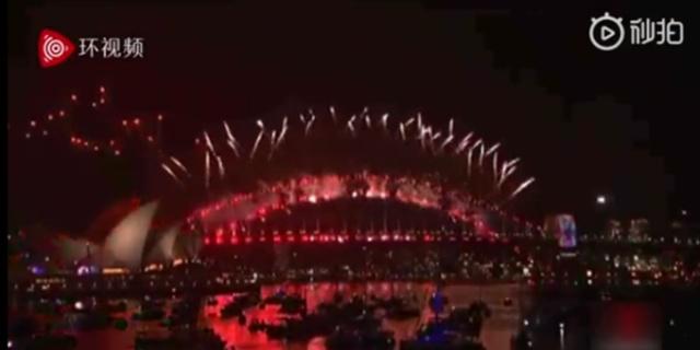 尴尬！跨年夜最大乌龙“新年快乐 2018！” 网友评论亮了社会gif搞笑图片