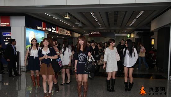 苍井空率23位日本女优抵港社会gif搞笑图片