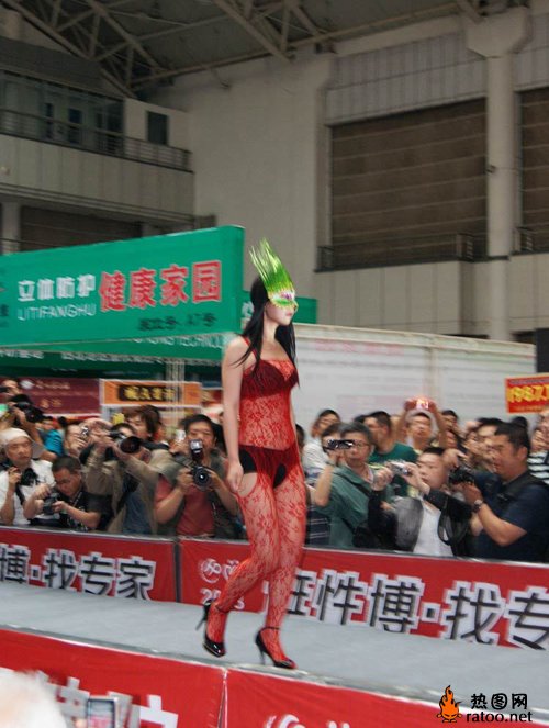 2013西安性博会社会gif搞笑图片