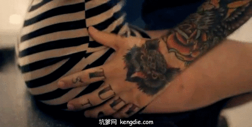 黑社会大佬手摸女人大腿gif动态图片社会gif搞笑图片