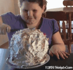 蛋糕突然爆炸了社会gif搞笑图片