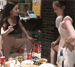 可能这才是女生的真面目社会gif搞笑图片