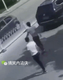 社会小伙精神在，在哪都是实力派社会gif搞笑图片