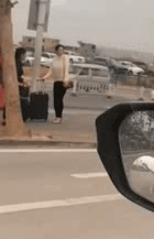 看得出来这位美女是真的很冷社会gif搞笑图片