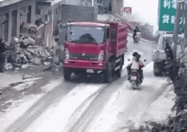 这脸打的实在是太重了社会gif搞笑图片