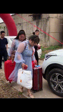 你们的伴娘来了社会gif搞笑图片