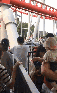 车一动老爷子直接没影了社会gif搞笑图片