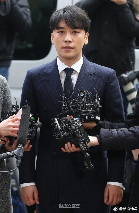 胜利被非公开传唤调查现场图社会gif搞笑图片