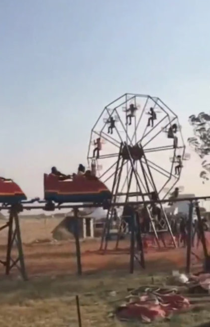 非洲过山车全靠人工手推社会gif搞笑图片