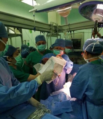 高龄产妇网红吴梦舍命生子去世图社会gif搞笑图片