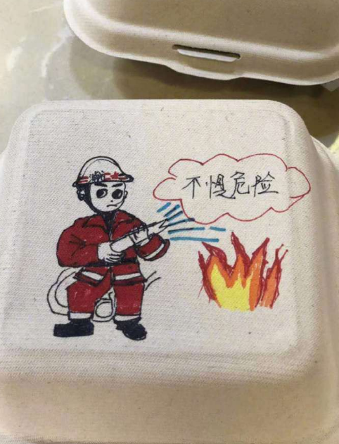 消防员收到漫画快递的盒子图片社会gif搞笑图片