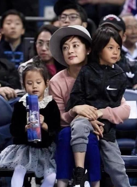 邓超孙俪两个孩子正面照曝光图社会gif搞笑图片