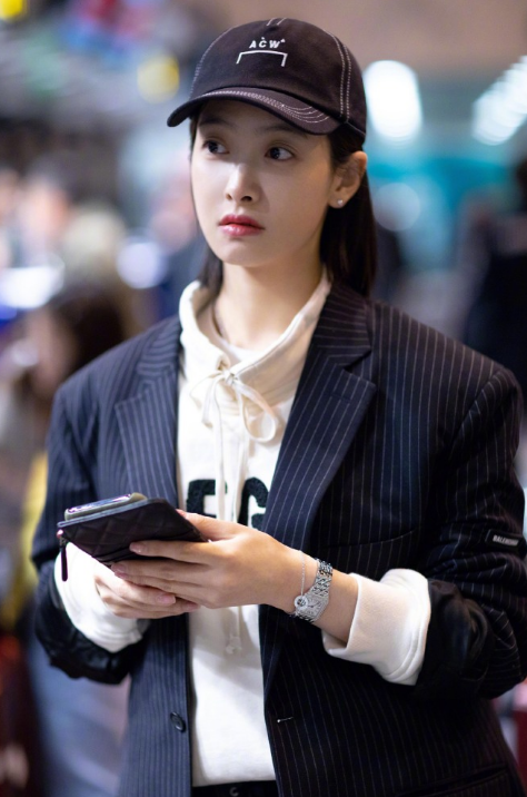 宋茜卡地亚发布活动明星机场私服图社会gif搞笑图片