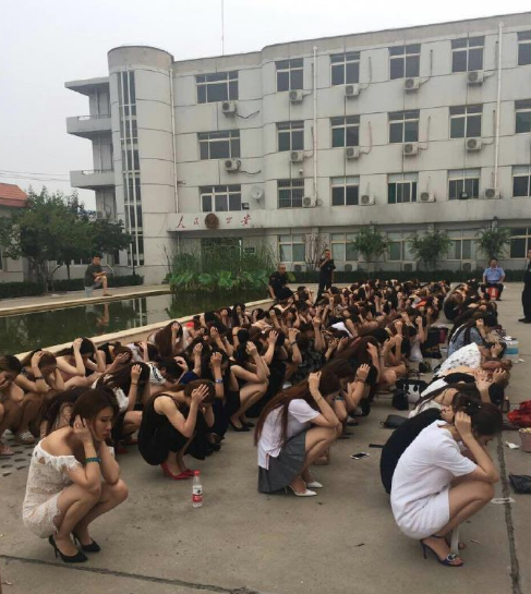 搞笑东莞扫黄现场图片社会gif搞笑图片