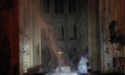 巴黎圣母院火灾后内部照片曝光图社会gif搞笑图片