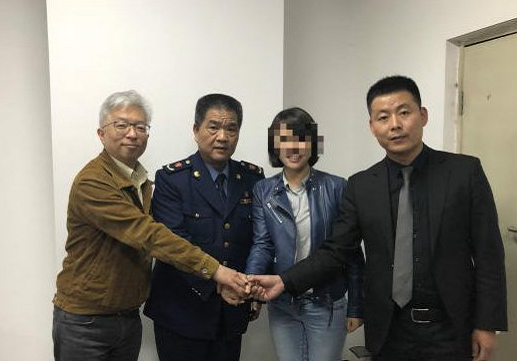 奔驰维权女车主和西安利之星和解社会gif搞笑图片