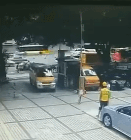 社会碰瓷的搞笑动态图社会gif搞笑图片