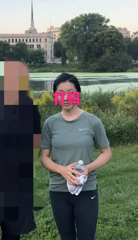 刘强东性侵案女生的照片社会gif搞笑图片