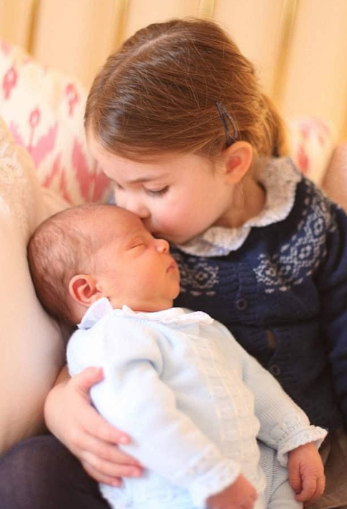 路易斯王子周岁照社会gif搞笑图片