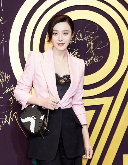 范冰冰复出活动照社会gif搞笑图片