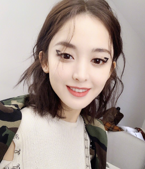 古力娜扎的猫眼妆图社会gif搞笑图片