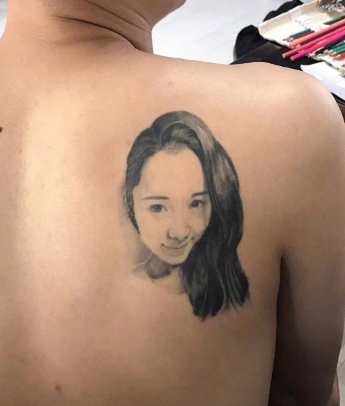 盖住前女友纹身图社会gif搞笑图片