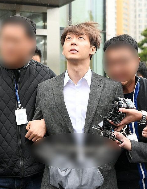 朴有天被捕图社会gif搞笑图片