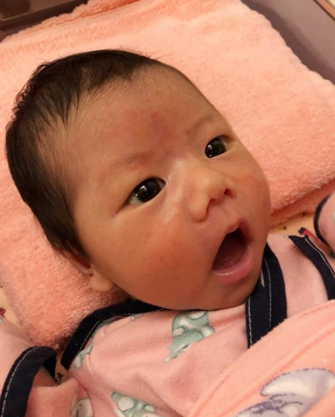 福原爱儿子正面照社会gif搞笑图片