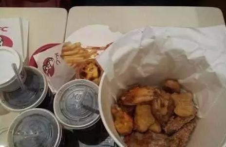 中美全家桶肯德基对比图社会gif搞笑图片