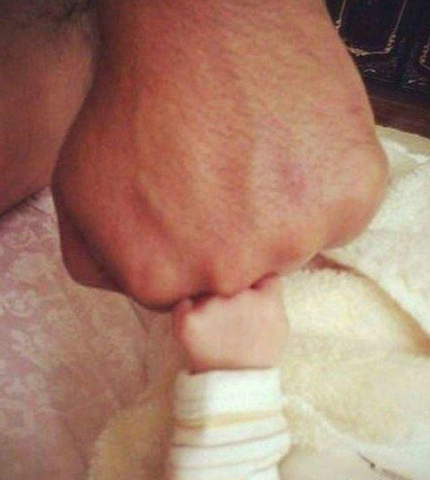 刚出生的宝宝亲子照社会gif搞笑图片