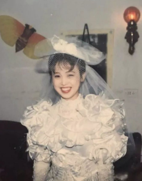 妈妈年轻时的照片社会gif搞笑图片