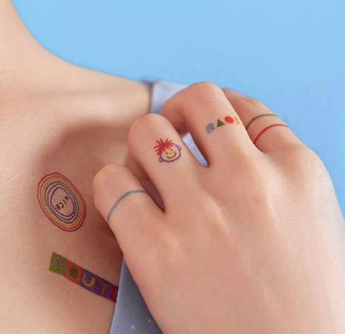 夏天的小清新可爱女生纹身图社会gif搞笑图片