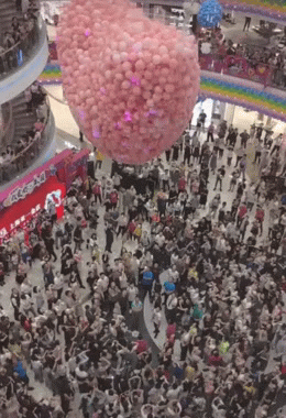 情人节表白的现场gif图社会gif搞笑图片