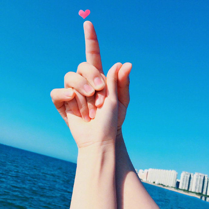 情侣不露脸合照拍照手势图社会gif搞笑图片