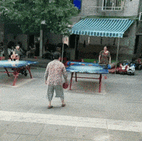 乒乓球界扫地僧，小区大妈大爷社会gif搞笑图片