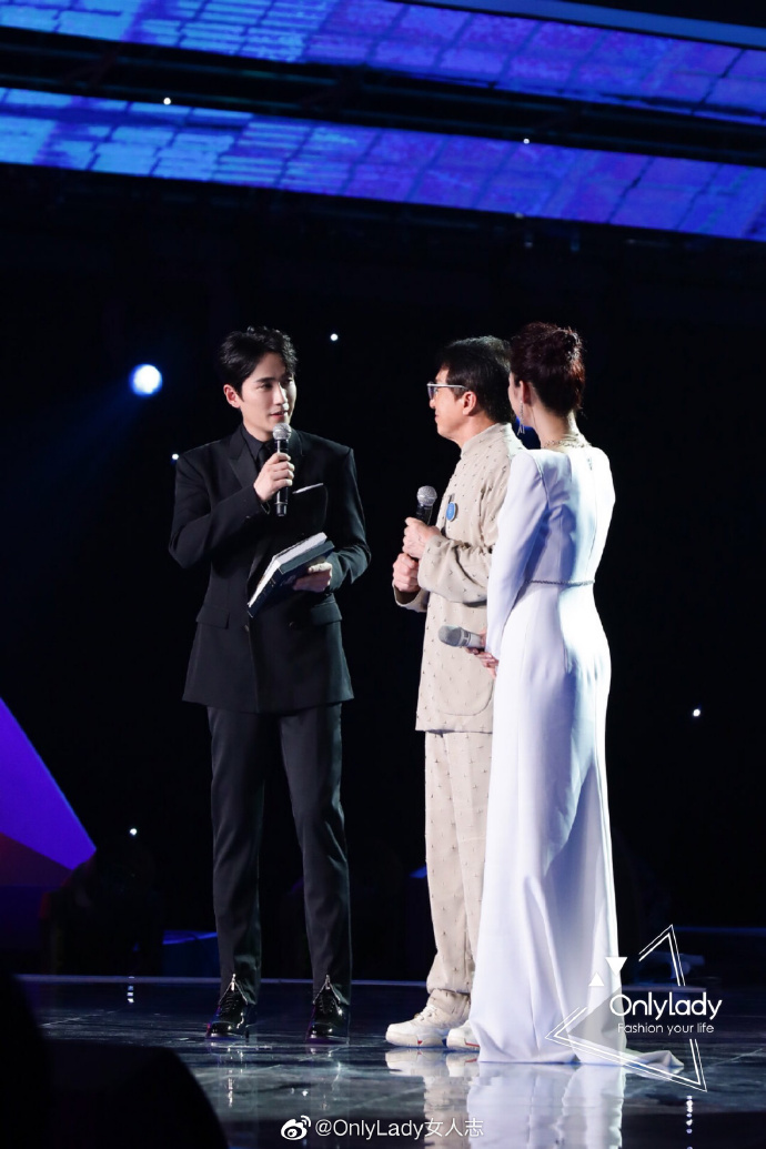 朱一龙成龙国际动作电影周开幕式高清图社会gif搞笑图片