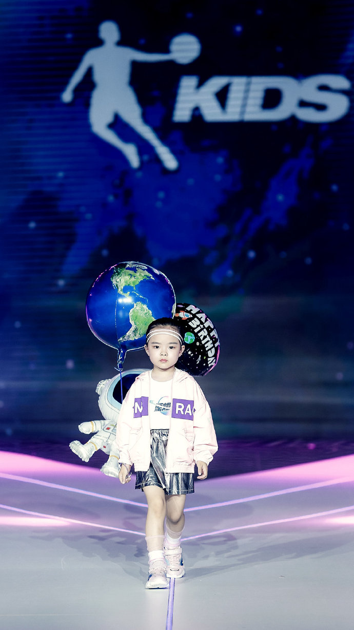 乔丹儿童服装品牌走秀图片社会gif搞笑图片