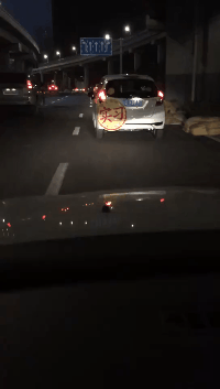 后面大哥别靠近我，信息我急刹车社会gif搞笑图片