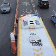 社会车辆路过都得绕道走社会gif搞笑图片