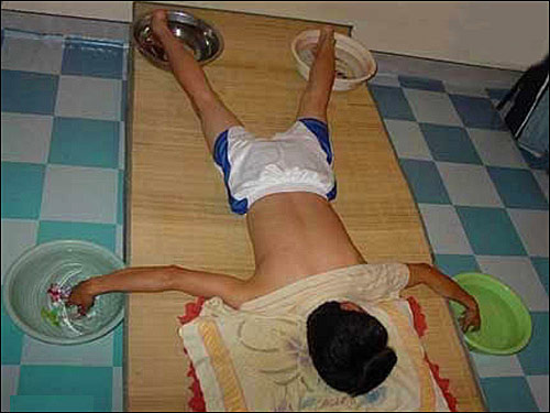 夏天寝室没空调是这样的....社会gif搞笑图片