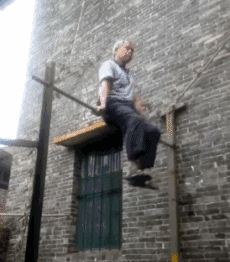 大爷还是很年轻呀社会gif搞笑图片