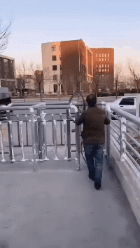 你大爷还是不一样，操作就是很花哨社会gif搞笑图片