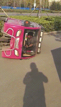 大爷心里毫无波澜甚至还想打个电话回家社会gif搞笑图片