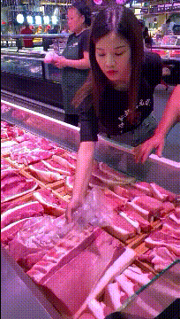 这几天不能出门，能拿多少是多少社会gif搞笑图片