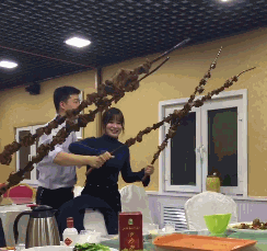 这样的肉串一根吃个够社会gif搞笑图片