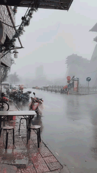 面不改色风雨无阻社会gif搞笑图片