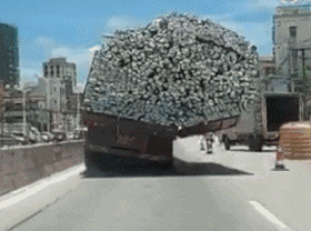 求旁边路人的心理阴影社会gif搞笑图片