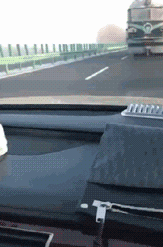 吓我一跳，要不是我超车看了看我差点就信了社会gif搞笑图片